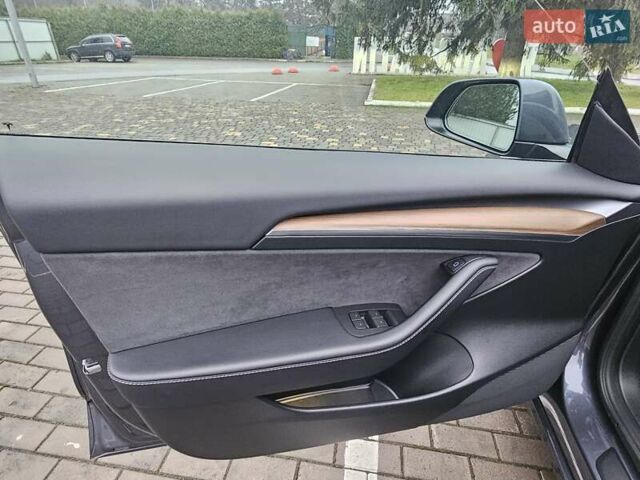 Серый Тесла Модель 3, объемом двигателя 0 л и пробегом 39 тыс. км за 22550 $, фото 33 на Automoto.ua