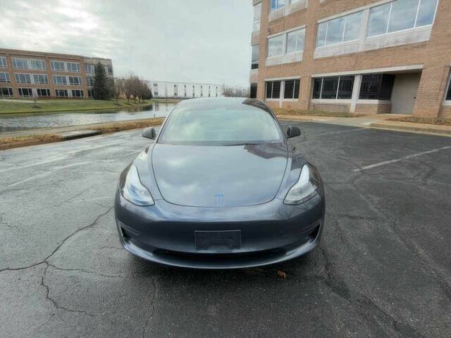 Серый Тесла Модель 3, объемом двигателя 0 л и пробегом 29 тыс. км за 10400 $, фото 1 на Automoto.ua