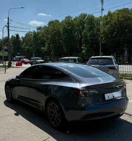 Серый Тесла Модель 3, объемом двигателя 0 л и пробегом 27 тыс. км за 20500 $, фото 3 на Automoto.ua