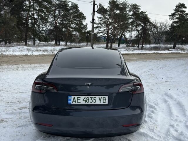 Серый Тесла Модель 3, объемом двигателя 0 л и пробегом 37 тыс. км за 22500 $, фото 3 на Automoto.ua