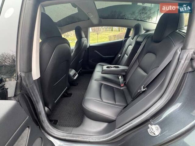 Серый Тесла Модель 3, объемом двигателя 0 л и пробегом 49 тыс. км за 24200 $, фото 30 на Automoto.ua