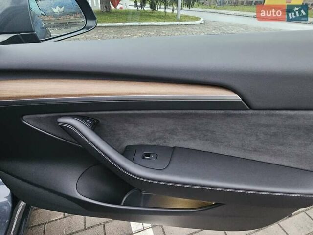 Серый Тесла Модель 3, объемом двигателя 0 л и пробегом 39 тыс. км за 22550 $, фото 22 на Automoto.ua