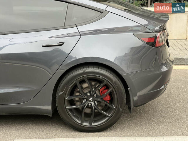 Серый Тесла Модель 3, объемом двигателя 0 л и пробегом 130 тыс. км за 21500 $, фото 10 на Automoto.ua