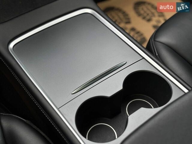 Серый Тесла Модель 3, объемом двигателя 0 л и пробегом 220 тыс. км за 15700 $, фото 22 на Automoto.ua
