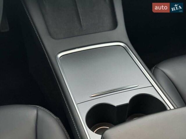 Серый Тесла Модель 3, объемом двигателя 0 л и пробегом 39 тыс. км за 23290 $, фото 30 на Automoto.ua