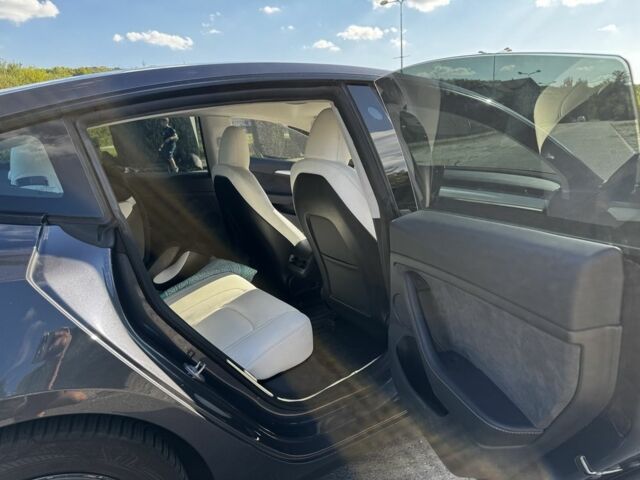 Серый Тесла Модель 3, объемом двигателя 0 л и пробегом 45 тыс. км за 21500 $, фото 7 на Automoto.ua