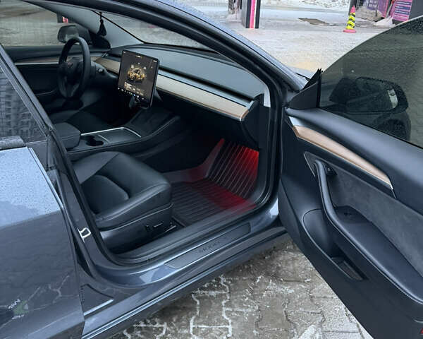 Сірий Тесла Модель 3, об'ємом двигуна 0 л та пробігом 49 тис. км за 22500 $, фото 22 на Automoto.ua