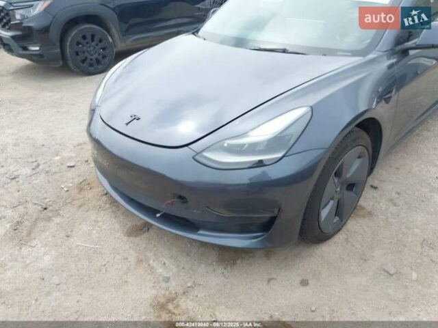 Серый Тесла Модель 3, объемом двигателя 0 л и пробегом 32 тыс. км за 17999 $, фото 4 на Automoto.ua