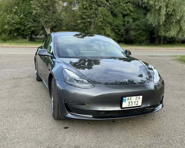 Серый Тесла Модель 3, объемом двигателя 0 л и пробегом 10 тыс. км за 20400 $, фото 3 на Automoto.ua