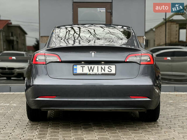 Серый Тесла Модель 3, объемом двигателя 0 л и пробегом 22 тыс. км за 24900 $, фото 4 на Automoto.ua