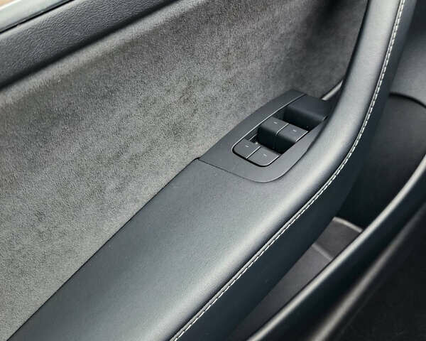 Серый Тесла Модель 3, объемом двигателя 0 л и пробегом 16 тыс. км за 23300 $, фото 7 на Automoto.ua