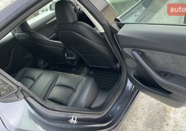 Серый Тесла Модель 3, объемом двигателя 0 л и пробегом 46 тыс. км за 18500 $, фото 9 на Automoto.ua