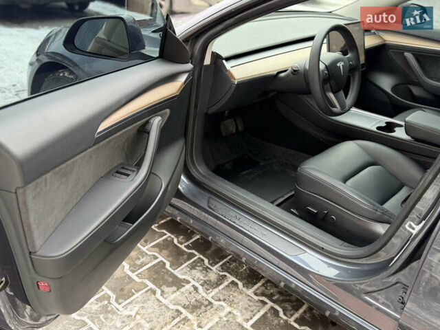 Серый Тесла Модель 3, объемом двигателя 0 л и пробегом 46 тыс. км за 19700 $, фото 16 на Automoto.ua