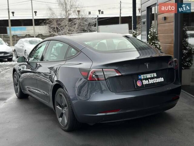 Серый Тесла Модель 3, объемом двигателя 0 л и пробегом 4 тыс. км за 20793 $, фото 4 на Automoto.ua