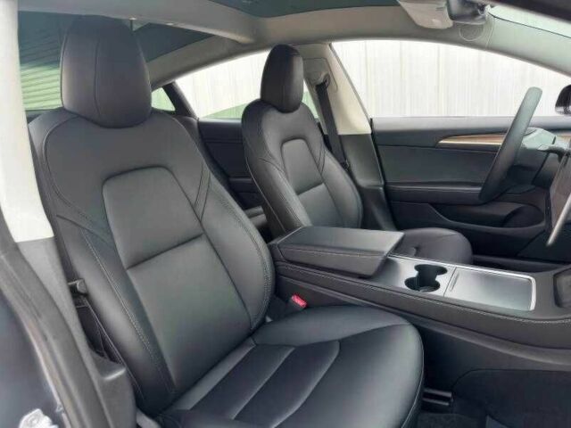 Серый Тесла Модель 3, объемом двигателя 0 л и пробегом 19 тыс. км за 13000 $, фото 15 на Automoto.ua