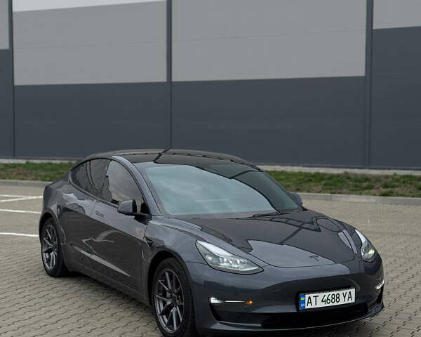 Серый Тесла Модель 3, объемом двигателя 0 л и пробегом 52 тыс. км за 24000 $, фото 1 на Automoto.ua