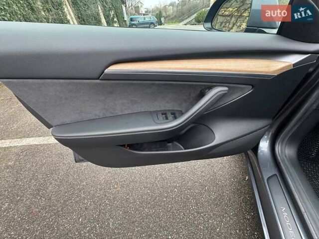 Серый Тесла Модель 3, объемом двигателя 0 л и пробегом 49 тыс. км за 24200 $, фото 23 на Automoto.ua