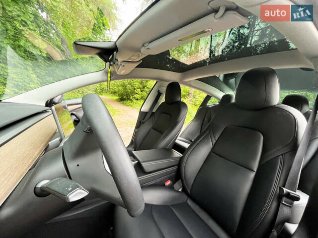 Серый Тесла Модель 3, объемом двигателя 0 л и пробегом 20 тыс. км за 28999 $, фото 3 на Automoto.ua