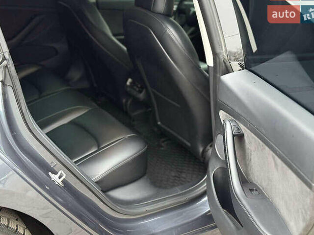 Сірий Тесла Модель 3, об'ємом двигуна 0 л та пробігом 126 тис. км за 20000 $, фото 11 на Automoto.ua