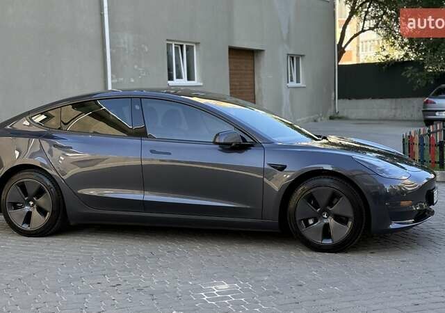 Серый Тесла Модель 3, объемом двигателя 0 л и пробегом 25 тыс. км за 26800 $, фото 4 на Automoto.ua