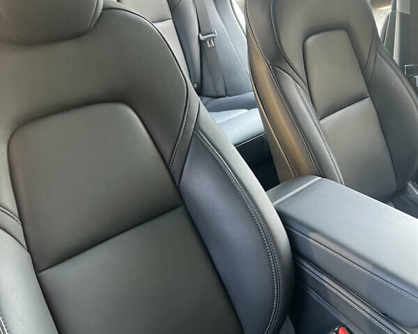 Серый Тесла Модель 3, объемом двигателя 0 л и пробегом 43 тыс. км за 23500 $, фото 11 на Automoto.ua