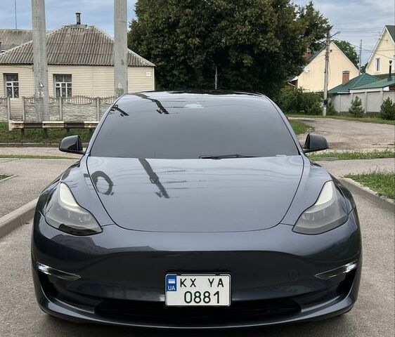 Серый Тесла Модель 3, объемом двигателя 0 л и пробегом 20 тыс. км за 23995 $, фото 4 на Automoto.ua