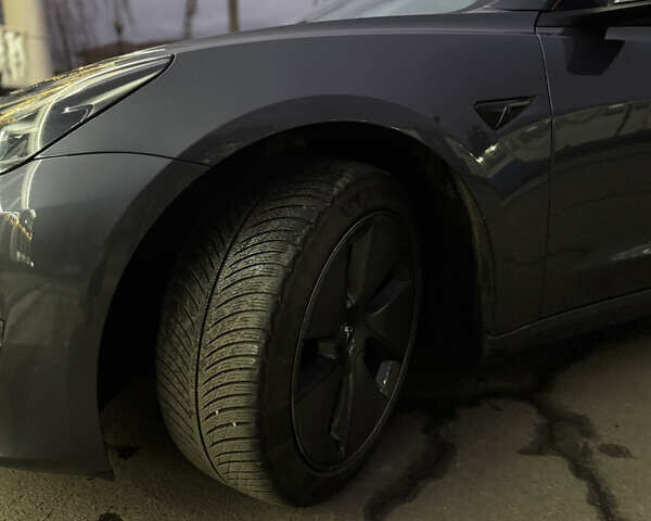 Серый Тесла Модель 3, объемом двигателя 0 л и пробегом 40 тыс. км за 22000 $, фото 2 на Automoto.ua