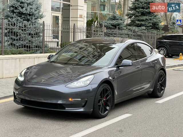 Серый Тесла Модель 3, объемом двигателя 0 л и пробегом 130 тыс. км за 21500 $, фото 1 на Automoto.ua