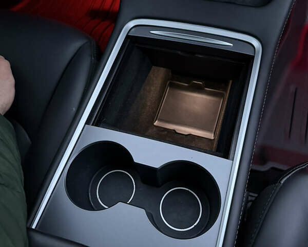 Сірий Тесла Модель 3, об'ємом двигуна 0 л та пробігом 49 тис. км за 22500 $, фото 19 на Automoto.ua