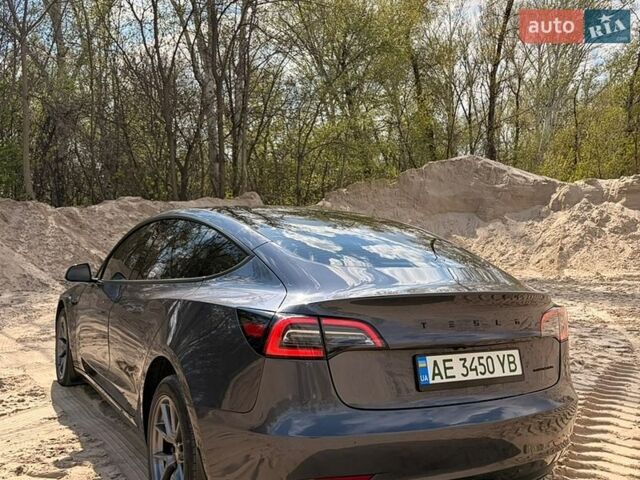 Серый Тесла Модель 3, объемом двигателя 0 л и пробегом 37 тыс. км за 24300 $, фото 3 на Automoto.ua