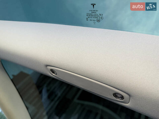 Серый Тесла Модель 3, объемом двигателя 0 л и пробегом 93 тыс. км за 19500 $, фото 102 на Automoto.ua