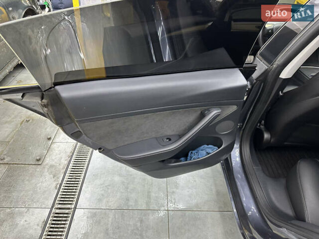 Серый Тесла Модель 3, объемом двигателя 0 л и пробегом 45 тыс. км за 24400 $, фото 15 на Automoto.ua