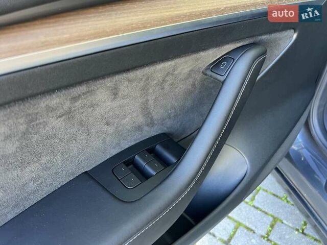 Серый Тесла Модель 3, объемом двигателя 0 л и пробегом 19 тыс. км за 24999 $, фото 33 на Automoto.ua