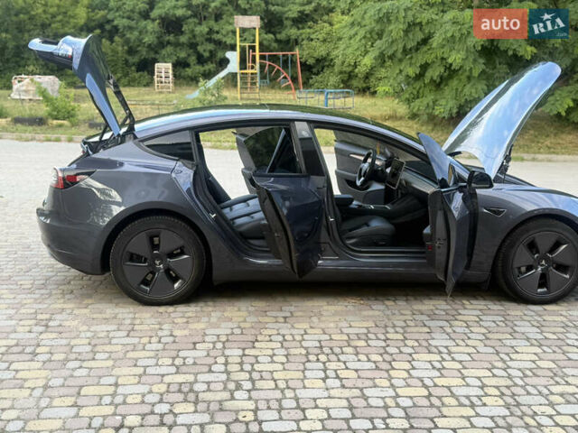 Серый Тесла Модель 3, объемом двигателя 0 л и пробегом 32 тыс. км за 29500 $, фото 4 на Automoto.ua