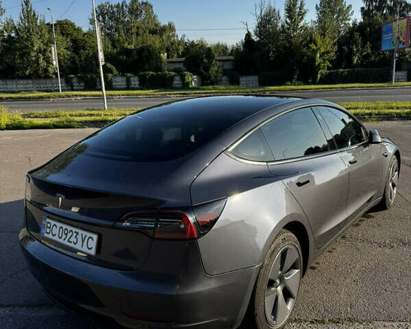 Серый Тесла Модель 3, объемом двигателя 0 л и пробегом 55 тыс. км за 23500 $, фото 3 на Automoto.ua