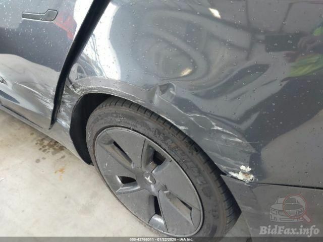 Сірий Тесла Модель 3, об'ємом двигуна 0 л та пробігом 6 тис. км за 18000 $, фото 13 на Automoto.ua