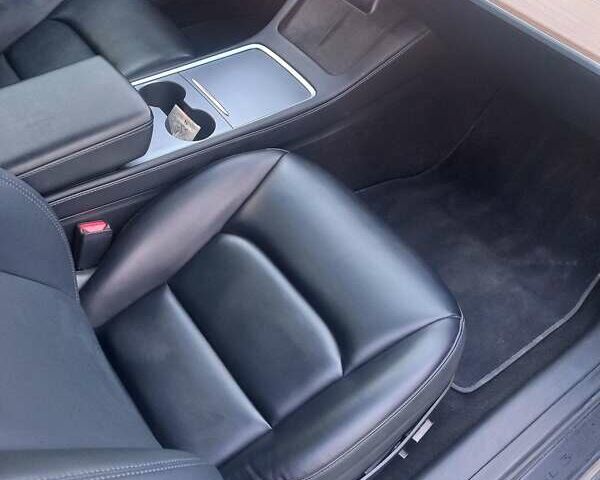 Сірий Тесла Модель 3, об'ємом двигуна 0 л та пробігом 27 тис. км за 22200 $, фото 17 на Automoto.ua