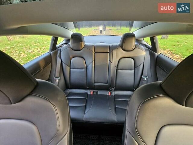 Серый Тесла Модель 3, объемом двигателя 0 л и пробегом 52 тыс. км за 21490 $, фото 19 на Automoto.ua