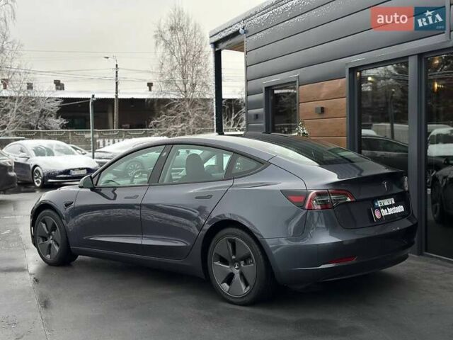 Серый Тесла Модель 3, объемом двигателя 0 л и пробегом 4 тыс. км за 20793 $, фото 3 на Automoto.ua