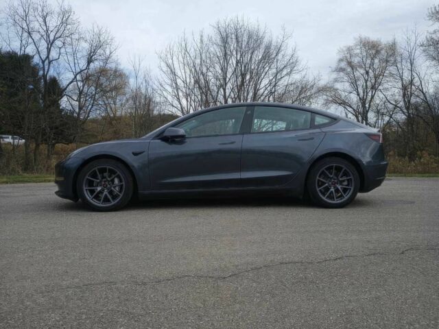 Серый Тесла Модель 3, объемом двигателя 0 л и пробегом 23 тыс. км за 18400 $, фото 2 на Automoto.ua