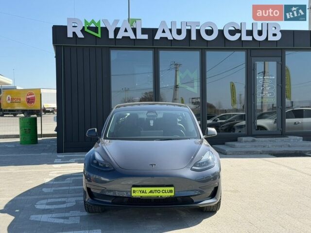 Серый Тесла Модель 3, объемом двигателя 0 л и пробегом 61 тыс. км за 20690 $, фото 1 на Automoto.ua