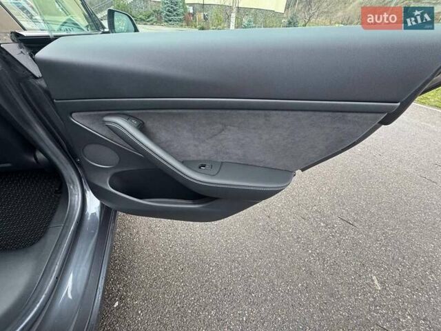 Серый Тесла Модель 3, объемом двигателя 0 л и пробегом 49 тыс. км за 24200 $, фото 31 на Automoto.ua