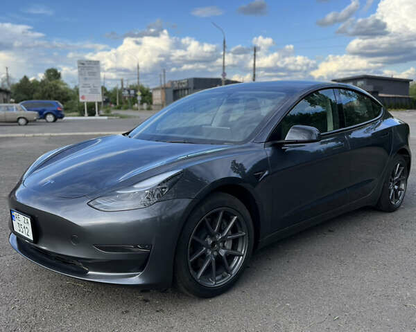 Серый Тесла Модель 3, объемом двигателя 0 л и пробегом 10 тыс. км за 20400 $, фото 1 на Automoto.ua
