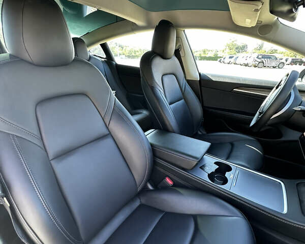 Сірий Тесла Модель 3, об'ємом двигуна 0 л та пробігом 36 тис. км за 20700 $, фото 8 на Automoto.ua