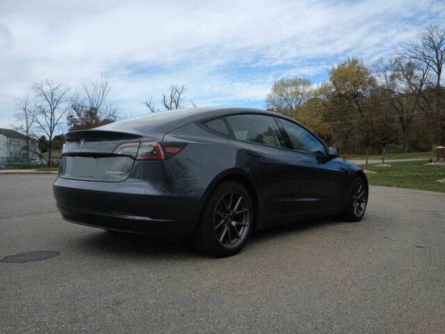 Серый Тесла Модель 3, объемом двигателя 0 л и пробегом 23 тыс. км за 18400 $, фото 4 на Automoto.ua