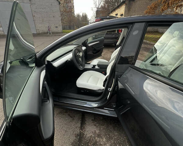 Серый Тесла Модель 3, объемом двигателя 0 л и пробегом 19 тыс. км за 24500 $, фото 21 на Automoto.ua