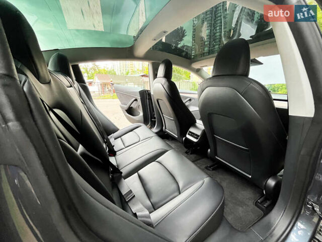 Серый Тесла Модель 3, объемом двигателя 0 л и пробегом 20 тыс. км за 28999 $, фото 5 на Automoto.ua