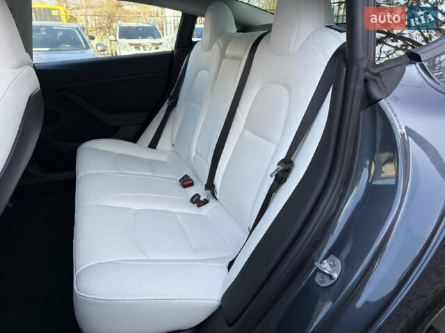 Сірий Тесла Модель 3, об'ємом двигуна 0 л та пробігом 71 тис. км за 19900 $, фото 6 на Automoto.ua