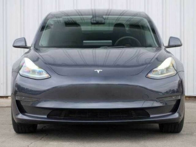 Серый Тесла Модель 3, объемом двигателя 0 л и пробегом 19 тыс. км за 13000 $, фото 1 на Automoto.ua