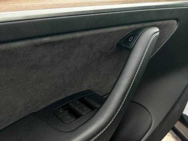 Серый Тесла Модель 3, объемом двигателя 6.3 л и пробегом 11 тыс. км за 20400 $, фото 9 на Automoto.ua